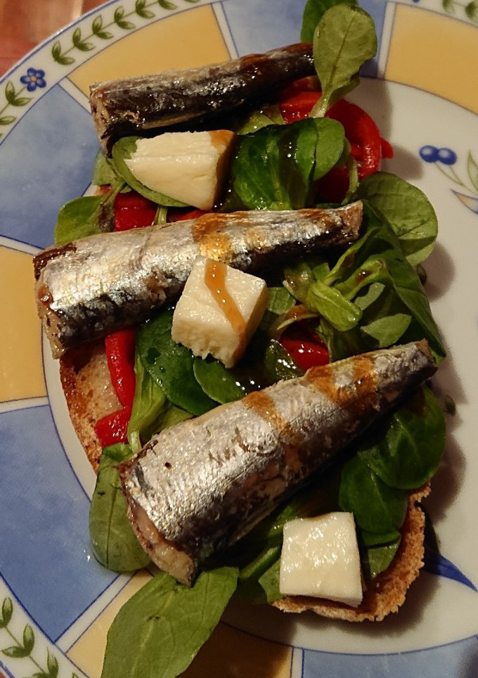Una foto de Tosta de sardinas
