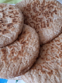 Una foto de Pan marroquí casero 100% integral hecho en la sartén saludable