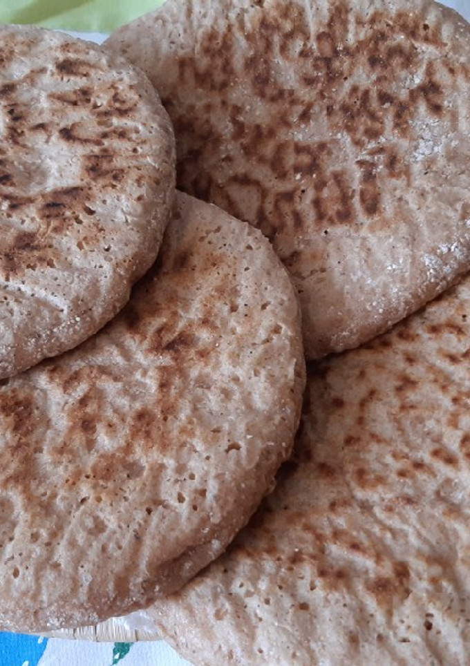 Una foto de Pan marroquí casero 100% integral hecho en la sartén saludable