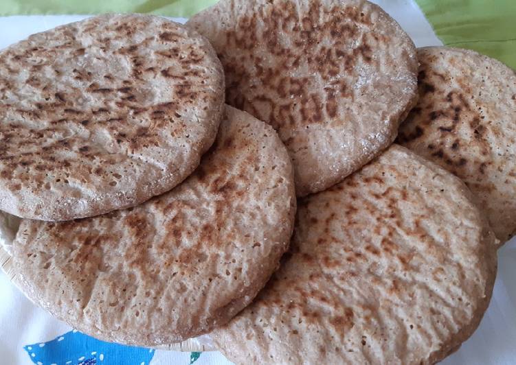 Pan marroquí casero 100% integral hecho en la sartén saludable