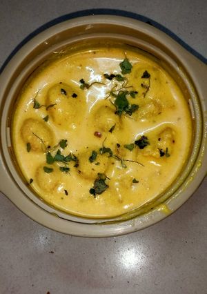 पकौड़े वाली कड़ी (Pakode wali kadhi recipe in hindi) रेसिपी मुख्य फोटो