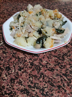 Una foto de Ropa Vieja con verduras y pollo