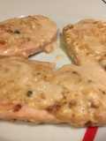 Pechuga de pavo en salsa de pimienta verde