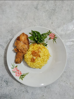 Foto resep Nasi Kuning Ayam Crispy by dapur Kobe
