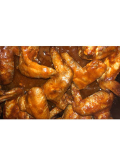 Una foto de Alitas caramelizadas con salsa barbacoa