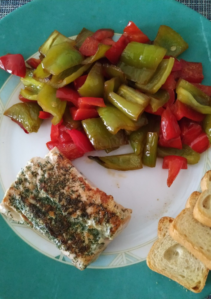 Una foto de Salmón a la plancha con eneldo