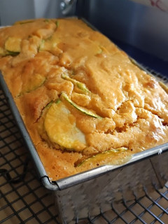 Una foto de Tarta salada de pollo al curry con calabacín