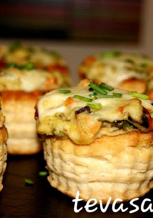 Una foto de Volovanes rellenos de Espárragos y Mejillones 🍃🍃