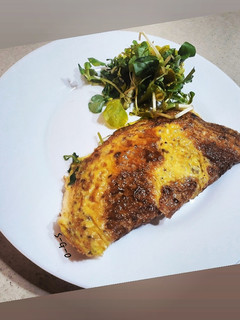 Una foto de Omelette con queso y berro