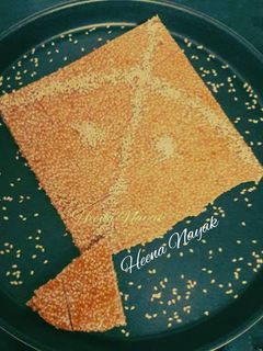 તલની ચીકી (Til Chiki Recipe In Gujarati) રેસીપી મુખ્ય ફોટો