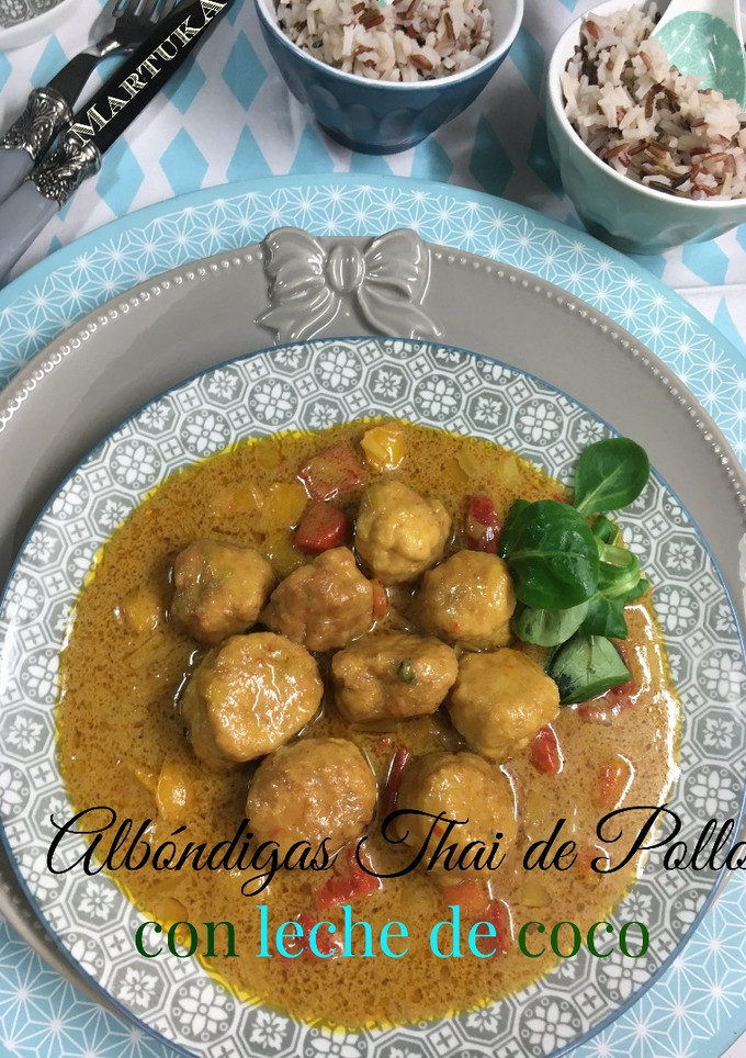 Una foto de Albóndigas thai de pollo con leche de coco