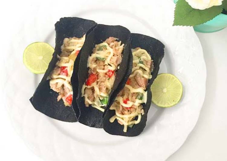Bagaimana Menyiapkan Taco Tuna, Enak Banget