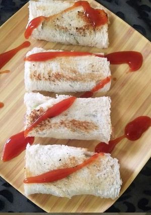 A picture of Paneer bread roll.