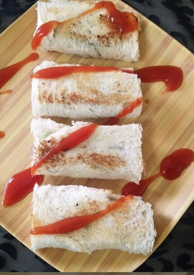 A picture of Paneer bread roll.
