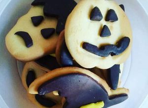 Foto di Biscotti Halloween con cioccolato plastico home made