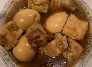 รูปของ ไข่พะโล้หมูสามชั้นง่ายๆ ด้วยผงพะโล้ 🥚
