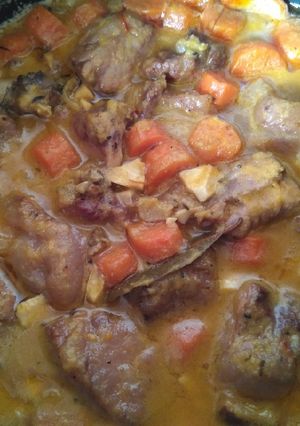 Una foto de Costillas en pepitoria