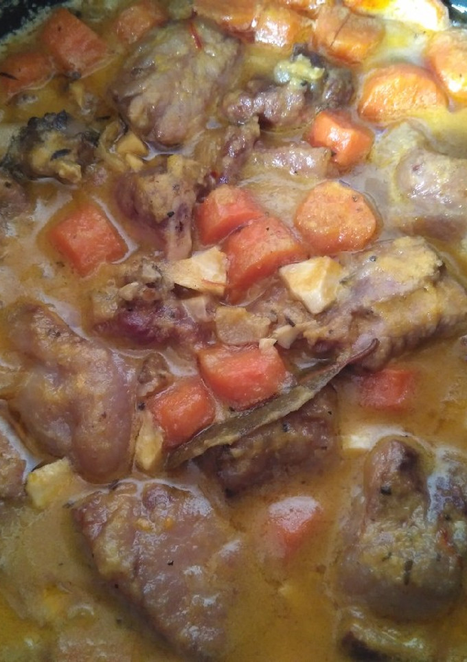 Una foto de Costillas en pepitoria