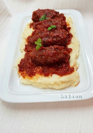A picture of Chicken Soutzoukakia.
