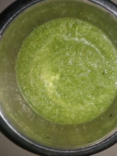 பச்சையான கொத்தமல்லி சட்னி (Kothamalli chutney recipe in tamil) செய்முறை முக்கிய புகைப்படம்