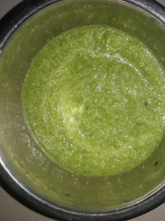 பச்சையான கொத்தமல்லி சட்னி (Kothamalli chutney recipe in tamil) செய்முறை முக்கிய புகைப்படம்