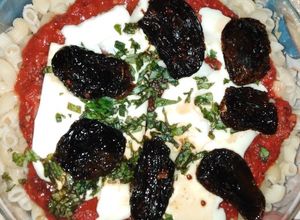 Una foto de Fideos con Salsa Caprese