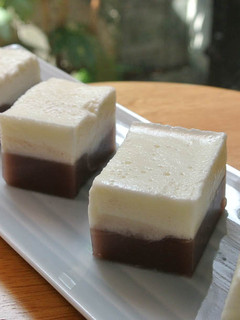 A picture of Cream Mizu Yōkan; Wagashi.