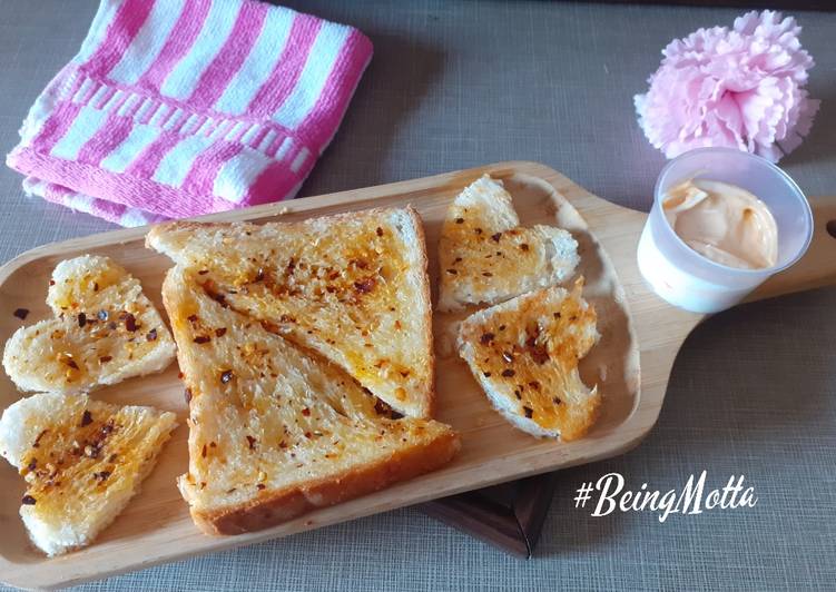 Simple Way to Prepare Speedy Chilli-Garlic Bread