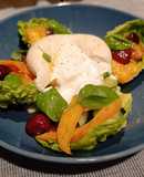 Ensalada de cogollos con mango y cerezas a la plancha