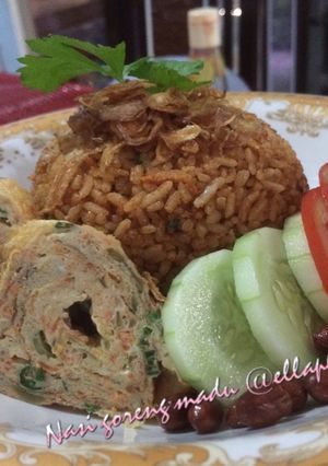 Foto resep Nasi Goreng Madu W/ Egg Roll