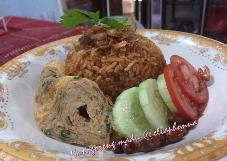 Nasi Goreng Madu W/ Egg Roll