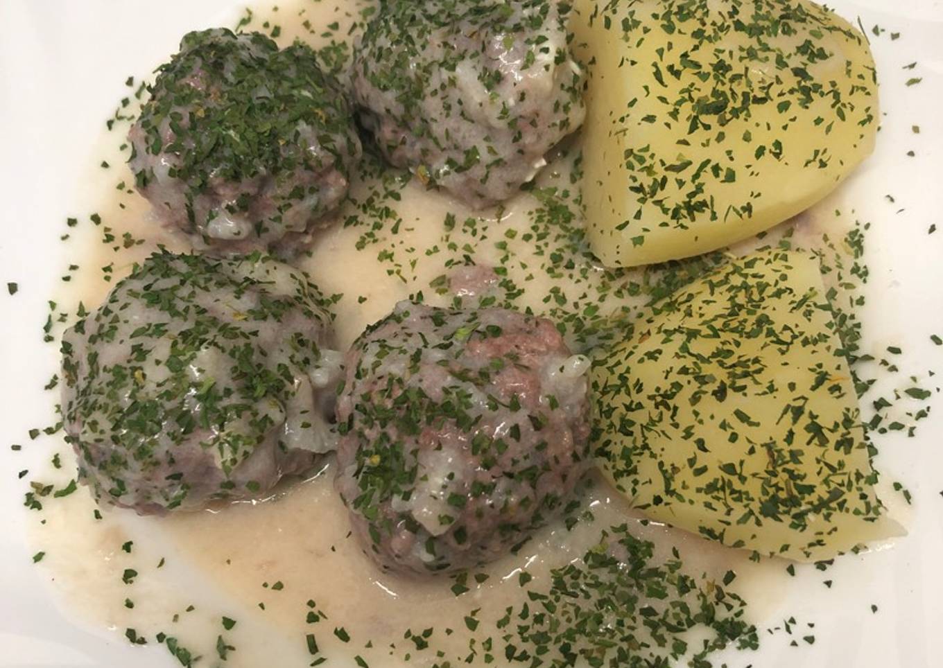 71. Youvarlakia avgolemono o albóndigas griegas (principal carne)