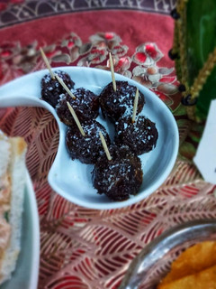A picture of Date pops.