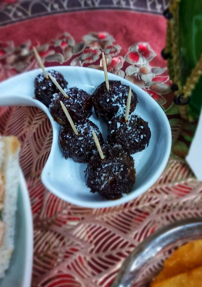 A picture of Date pops.