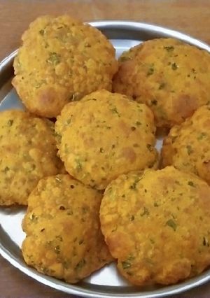 મેથી મસાલા પૂરી (Methi Masala Poori Recipe In Gujarati) રેસીપી મુખ્ય ફોટો