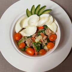 A picture of A healthy fat loss salad.