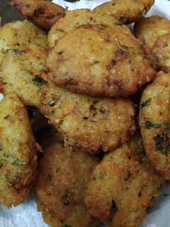 मिक्स वेज सूजी के कटलेट (Mix veg sooji ke cutlet recipe in Hindi) रेसिपी मुख्य फोटो