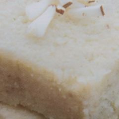 A picture of Ccoconut barfi.