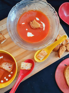 टोमेटो सूप इन कुकर (tomato soup in cooker recipe in Hindi) रेसिपी मुख्य फोटो