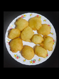 தேங்காய்பால் ரவை பணியாரம்(coconut milk rava paniyaram recipe in tamil) செய்முறை முக்கிய புகைப்படம்