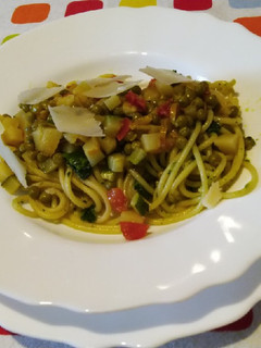Foto di Spaghetti al pesto di porri e broccoli e sapori dell'orto