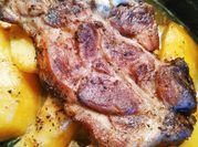 A picture of pork broth