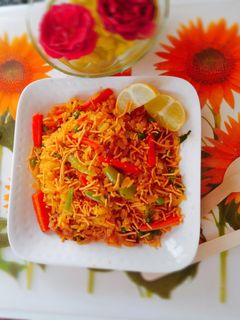 शेजवान पोहा (Schezwan poha recipe in Hindi) रेसिपी मुख्य फोटो