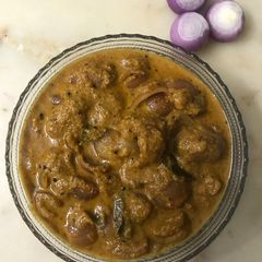 A picture of Onion Coconut Curry.