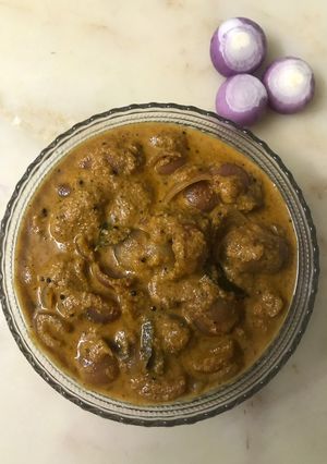 A picture of Onion Coconut Curry.