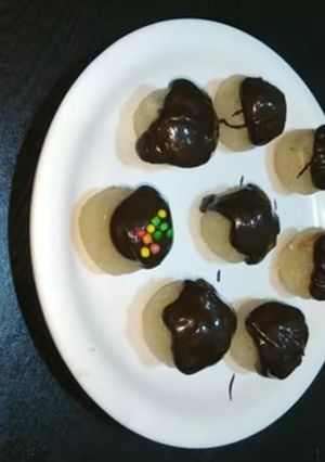 કોકોનેટ લાડું(coconut ladu recipe in Gujarati) રેસીપી મુખ્ય ફોટો