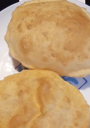 A picture of Bhature.