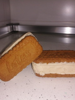 Una foto de Sándwich helado Lotus