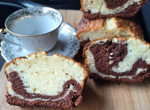 Une photo de Cake marbré au chocolat blanc et au chocolat noir