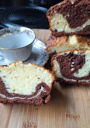 Une photo de Cake marbré au chocolat blanc et au chocolat noir